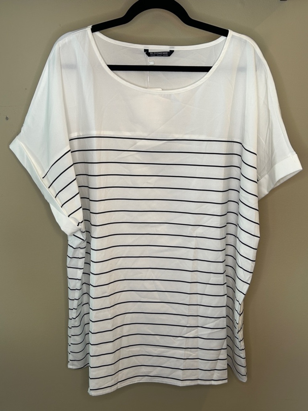 BloomChic White Boat Neck Short Cuffed Sleeve Blouse